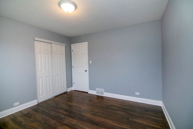 8836 Oakwood Drive, Hickory Hills, IL 60457