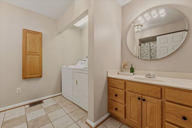 214 Cullum Ave, Dickson, TN 37055