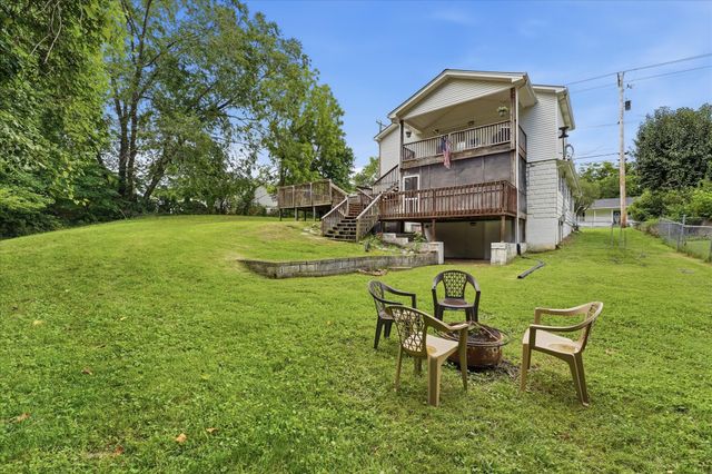 214 Cullum Ave, Dickson, TN 37055