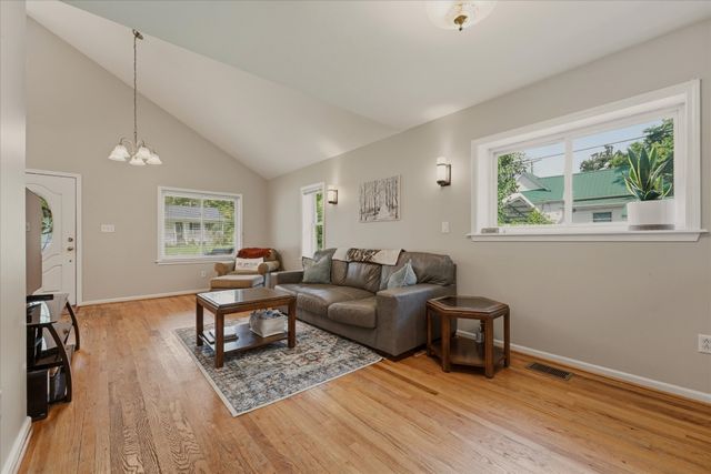 214 Cullum Ave, Dickson, TN 37055