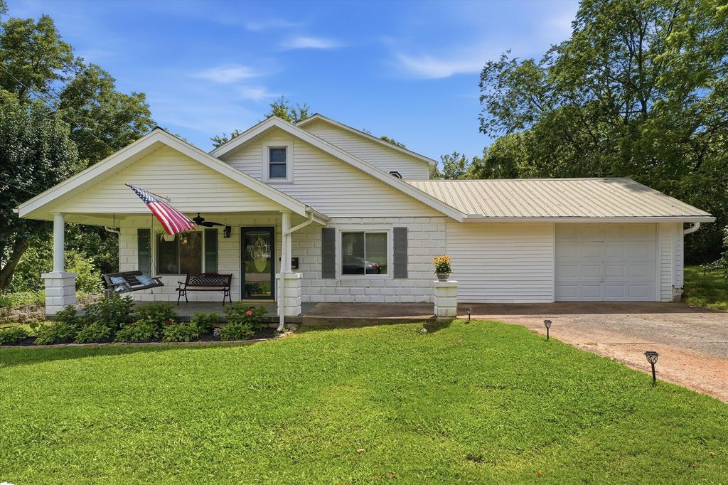 214 Cullum Ave, Dickson, TN 37055