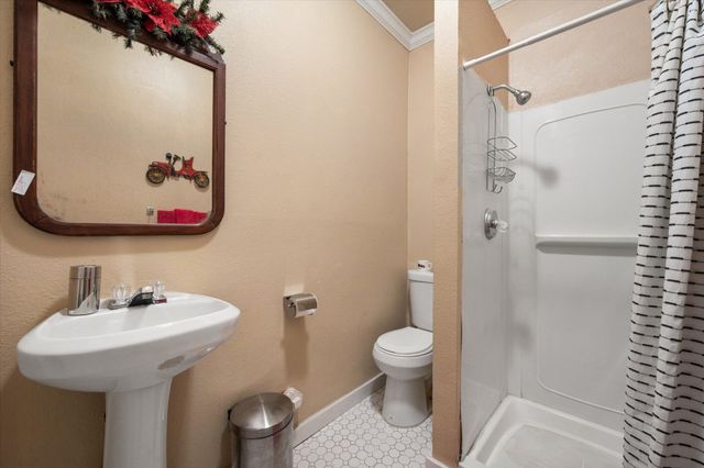 2001 N Main Street, Tahoka, TX 79373