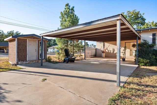 2001 N Main Street, Tahoka, TX 79373