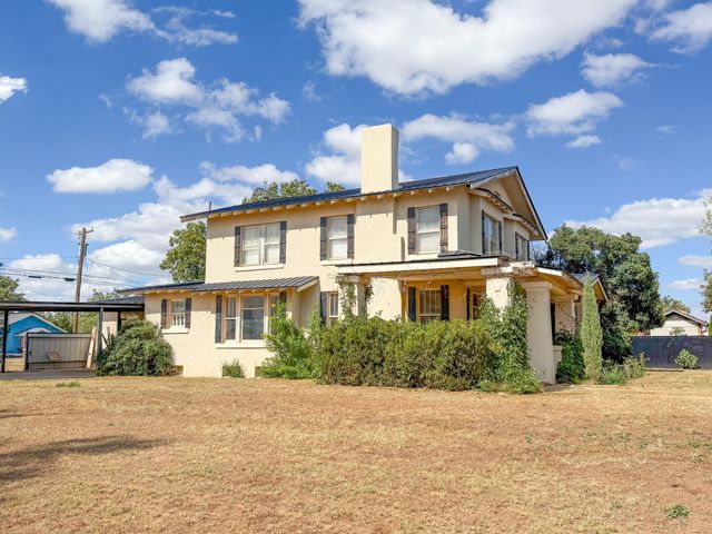 2001 N Main Street, Tahoka, TX 79373