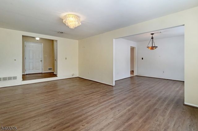 5 Vincent Drive, Parsippany-troy Hills Twp., NJ 07054