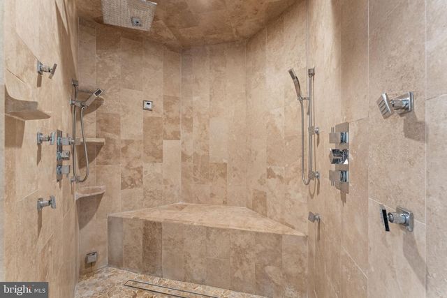 6829 LITTLE RIVER TPKE, Annandale, VA 22003