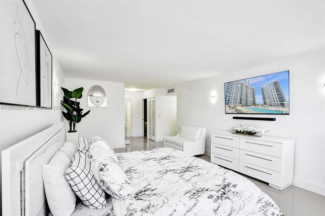 2751 S Ocean Drive 301S, Hollywood, FL 33019
