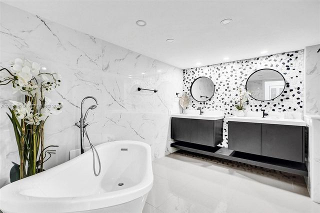 2751 S Ocean Drive 301S, Hollywood, FL 33019