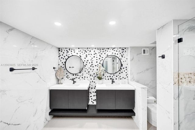 2751 S Ocean Drive 301S, Hollywood, FL 33019