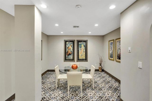 2751 S Ocean Drive 301S, Hollywood, FL 33019