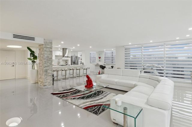 2751 S Ocean Drive 301S, Hollywood, FL 33019