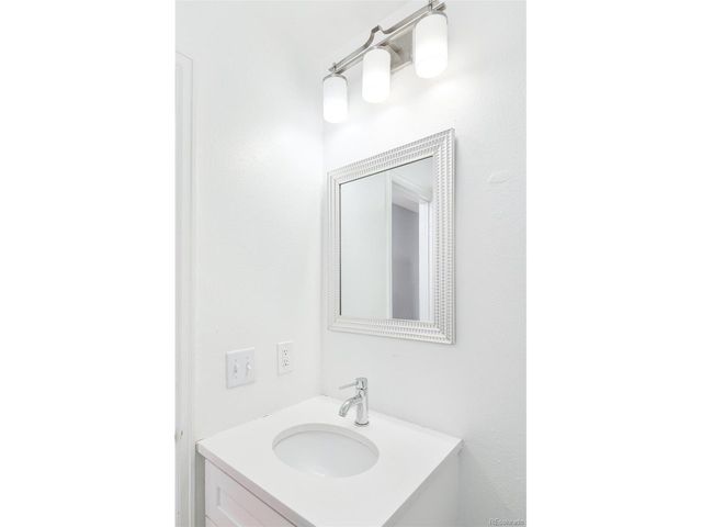2405 Tremont Pl, Denver, CO 80205