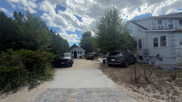 10 Greenwich Avenue 1, Bayville, NY 11709