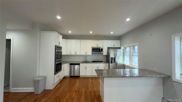 10 Greenwich Avenue 1, Bayville, NY 11709