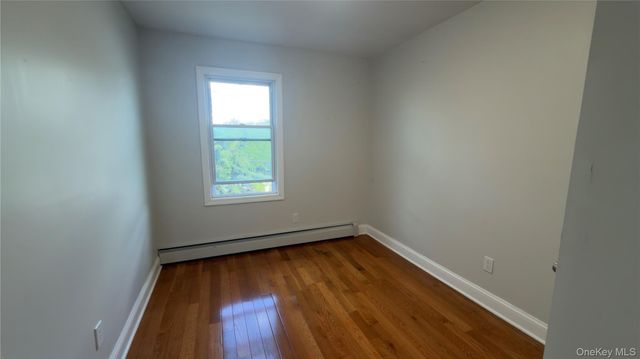 10 Greenwich Avenue 1, Bayville, NY 11709