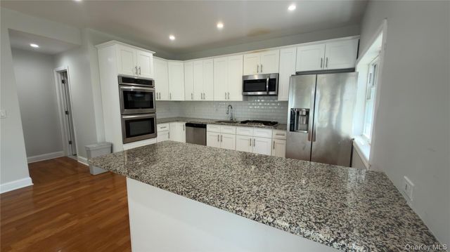 10 Greenwich Avenue 1, Bayville, NY 11709
