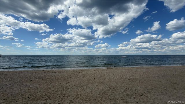 10 Greenwich Avenue 1, Bayville, NY 11709