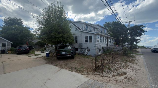 10 Greenwich Avenue 1, Bayville, NY 11709