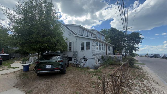 10 Greenwich Avenue 1, Bayville, NY 11709