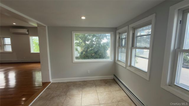 10 Greenwich Avenue 1, Bayville, NY 11709