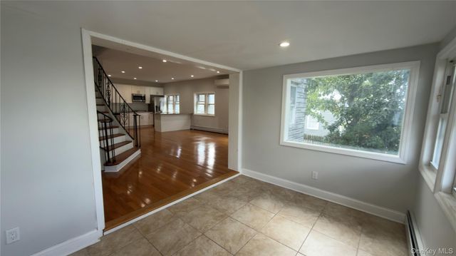 10 Greenwich Avenue 1, Bayville, NY 11709