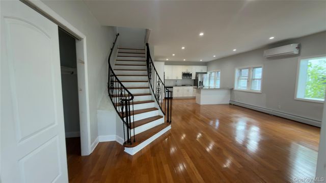 10 Greenwich Avenue 1, Bayville, NY 11709