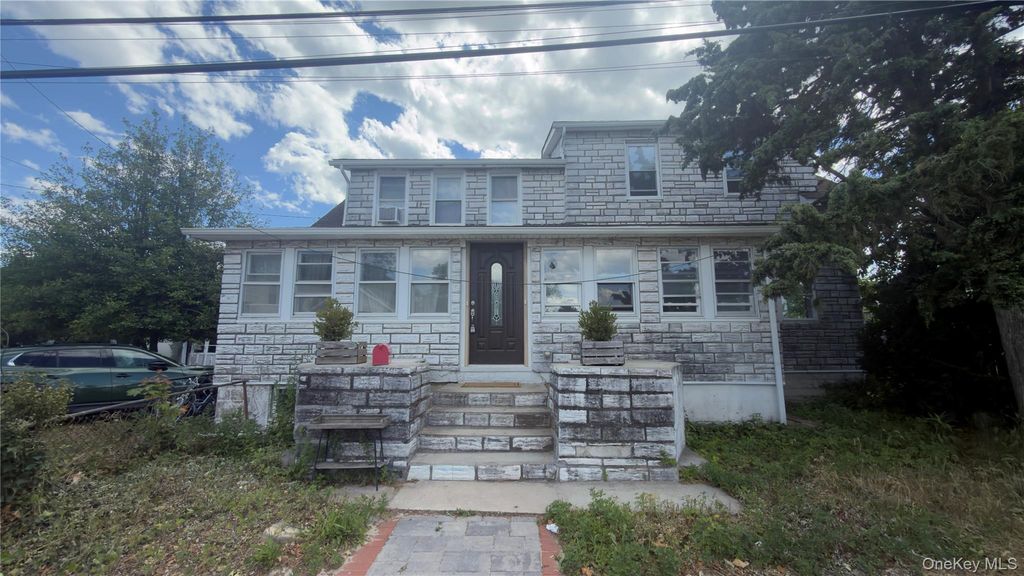 10 Greenwich Avenue 1, Bayville, NY 11709