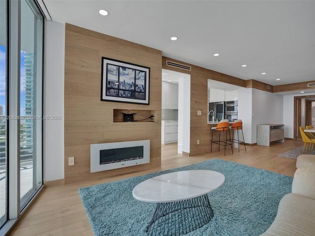 325 S Biscayne Boulevard 1423, Miami, FL 33131