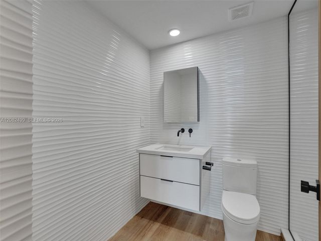 325 S Biscayne Boulevard 1423, Miami, FL 33131