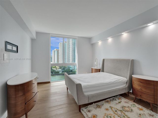 325 S Biscayne Boulevard 1423, Miami, FL 33131