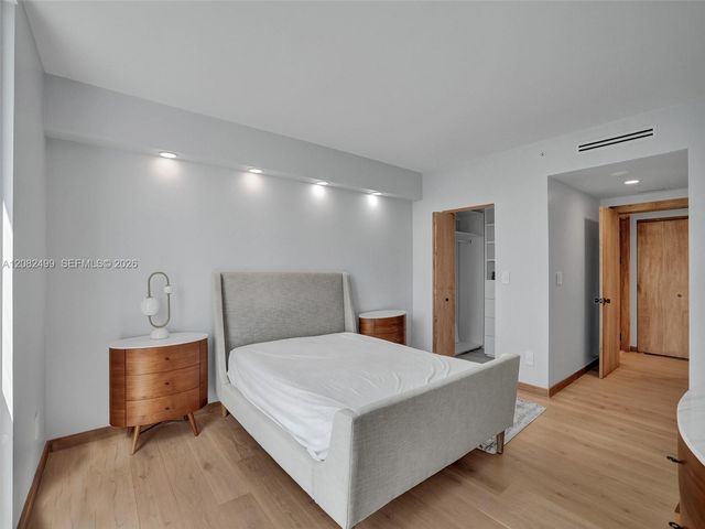325 S Biscayne Boulevard 1423, Miami, FL 33131