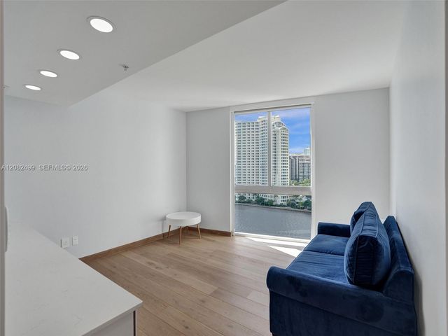 325 S Biscayne Boulevard 1423, Miami, FL 33131