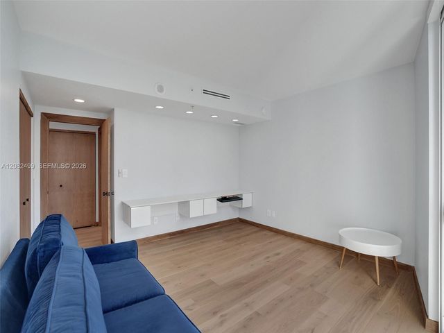 325 S Biscayne Boulevard 1423, Miami, FL 33131