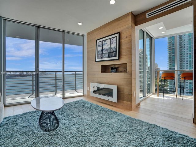 325 S Biscayne Boulevard 1423, Miami, FL 33131