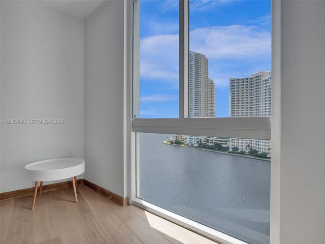 325 S Biscayne Boulevard 1423, Miami, FL 33131