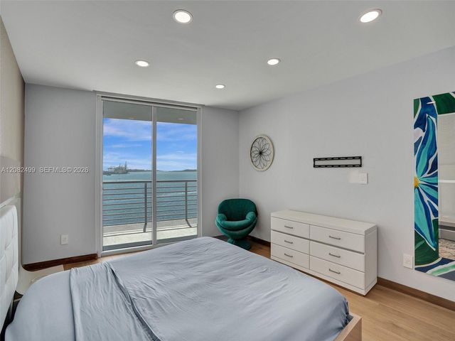 325 S Biscayne Boulevard 1423, Miami, FL 33131
