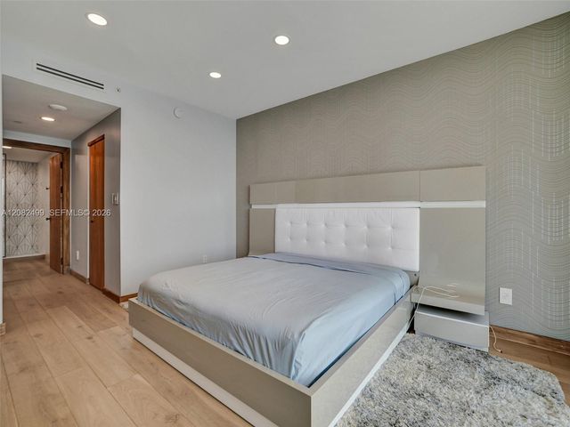 325 S Biscayne Boulevard 1423, Miami, FL 33131