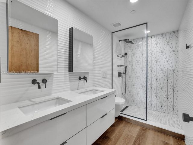 325 S Biscayne Boulevard 1423, Miami, FL 33131
