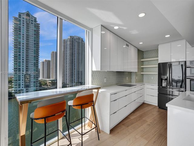 325 S Biscayne Boulevard 1423, Miami, FL 33131
