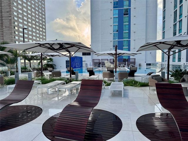 325 S Biscayne Boulevard 1423, Miami, FL 33131