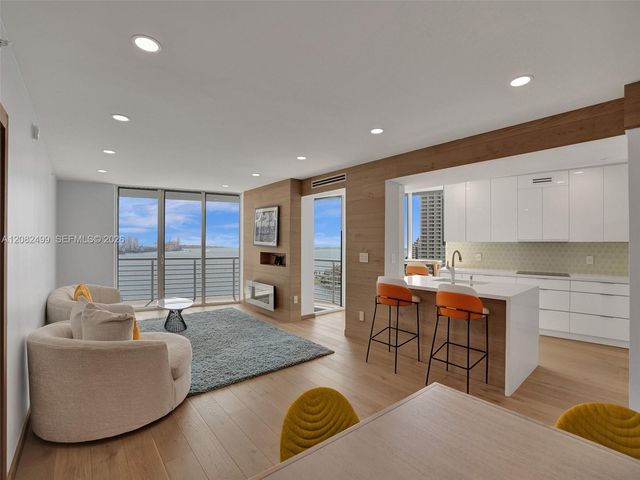 325 S Biscayne Boulevard 1423, Miami, FL 33131
