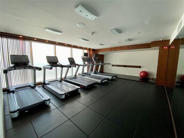 325 S Biscayne Boulevard 1423, Miami, FL 33131