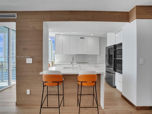 325 S Biscayne Boulevard 1423, Miami, FL 33131