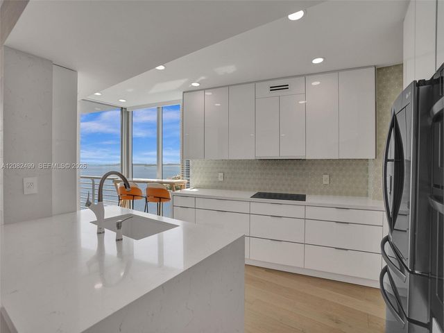 325 S Biscayne Boulevard 1423, Miami, FL 33131