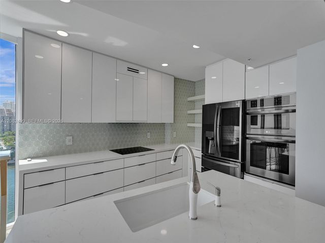 325 S Biscayne Boulevard 1423, Miami, FL 33131