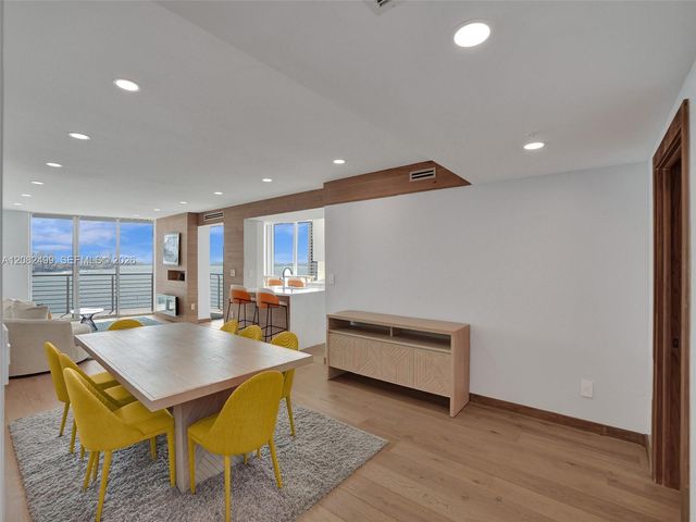 325 S Biscayne Boulevard 1423, Miami, FL 33131