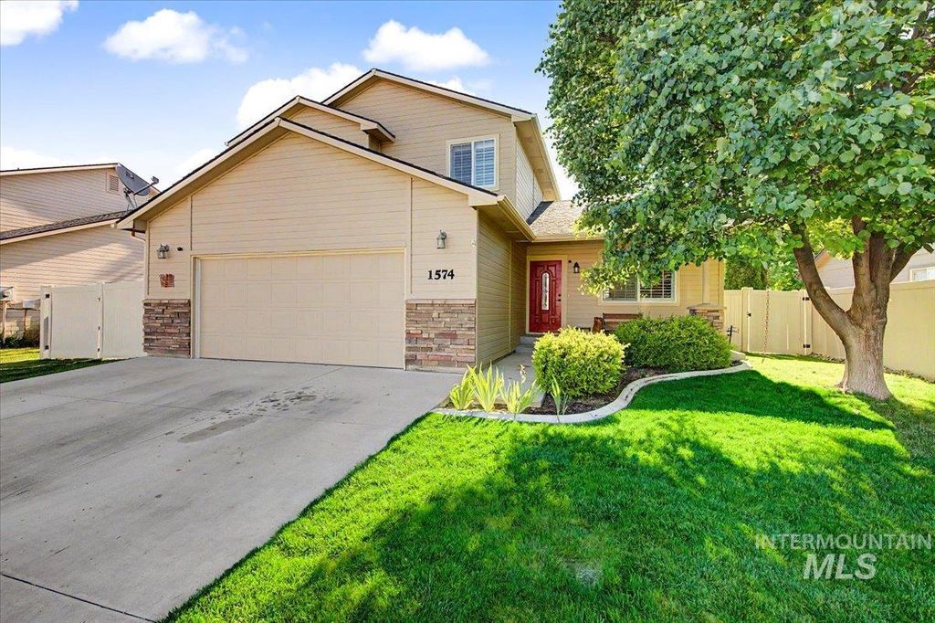 1574 S Glasgow, Nampa, ID 83686 photo 2