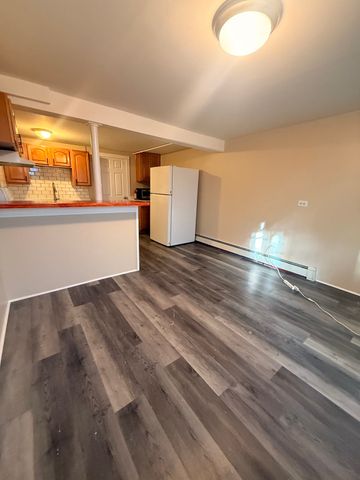 3904 Washington St B, Boston, MA 02131