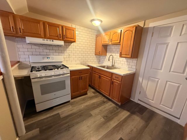 3904 Washington St B, Boston, MA 02131