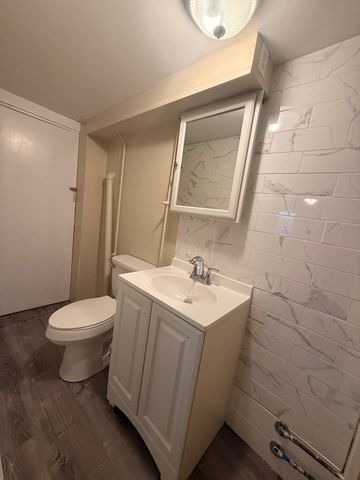3904 Washington St B, Boston, MA 02131
